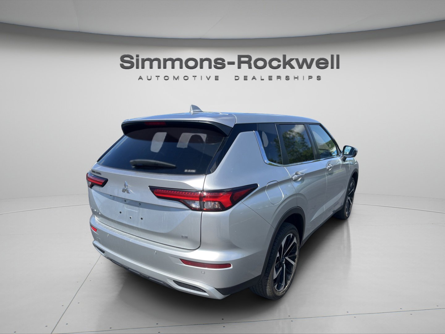 Used 2023 Mitsubishi Outlander SE AWD/4WD image 5