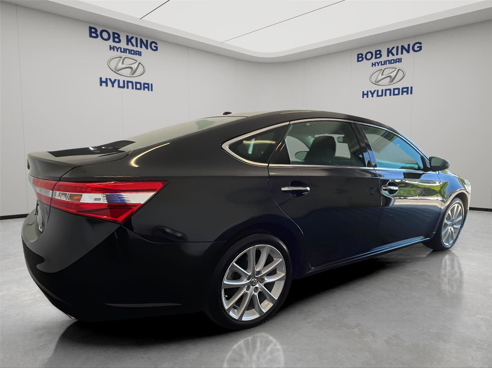 Used 2013 Toyota Avalon XLE Touring FWD image 5