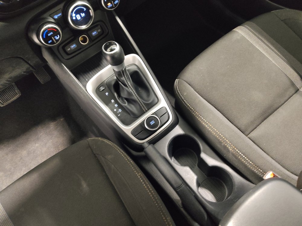 Used 2022 Hyundai Venue SEL image 26