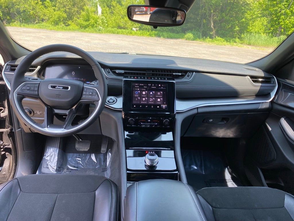 Used 2023 Jeep Grand Cherokee Altitude image 17