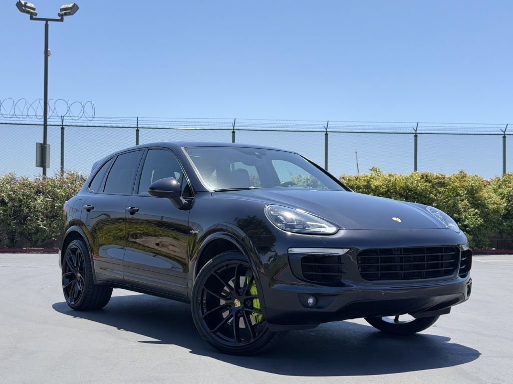 Used 2017 Porsche Cayenne S Platinum AWD/4WD image 1