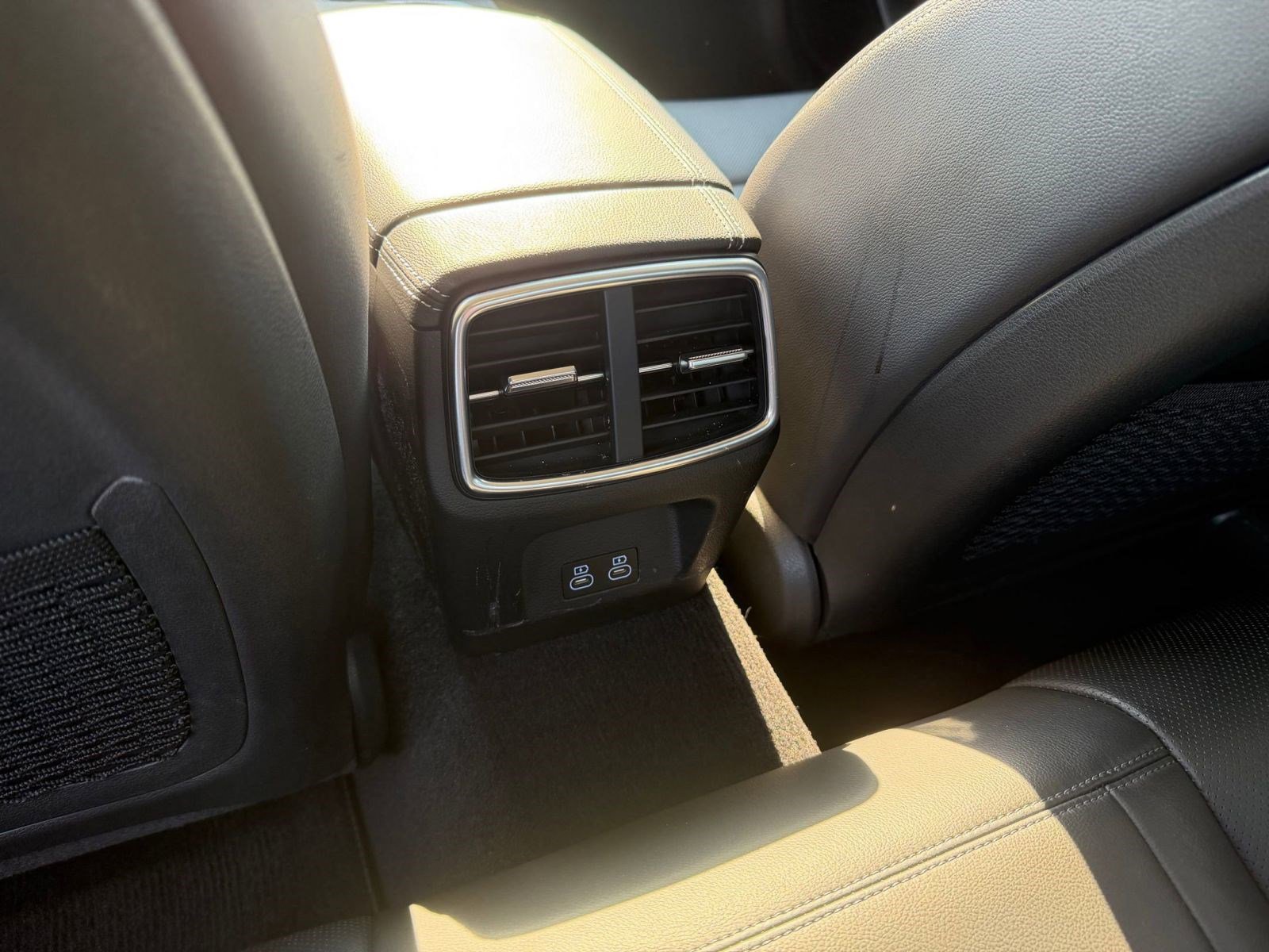 Used 2025 Genesis G70 2.5T image 22