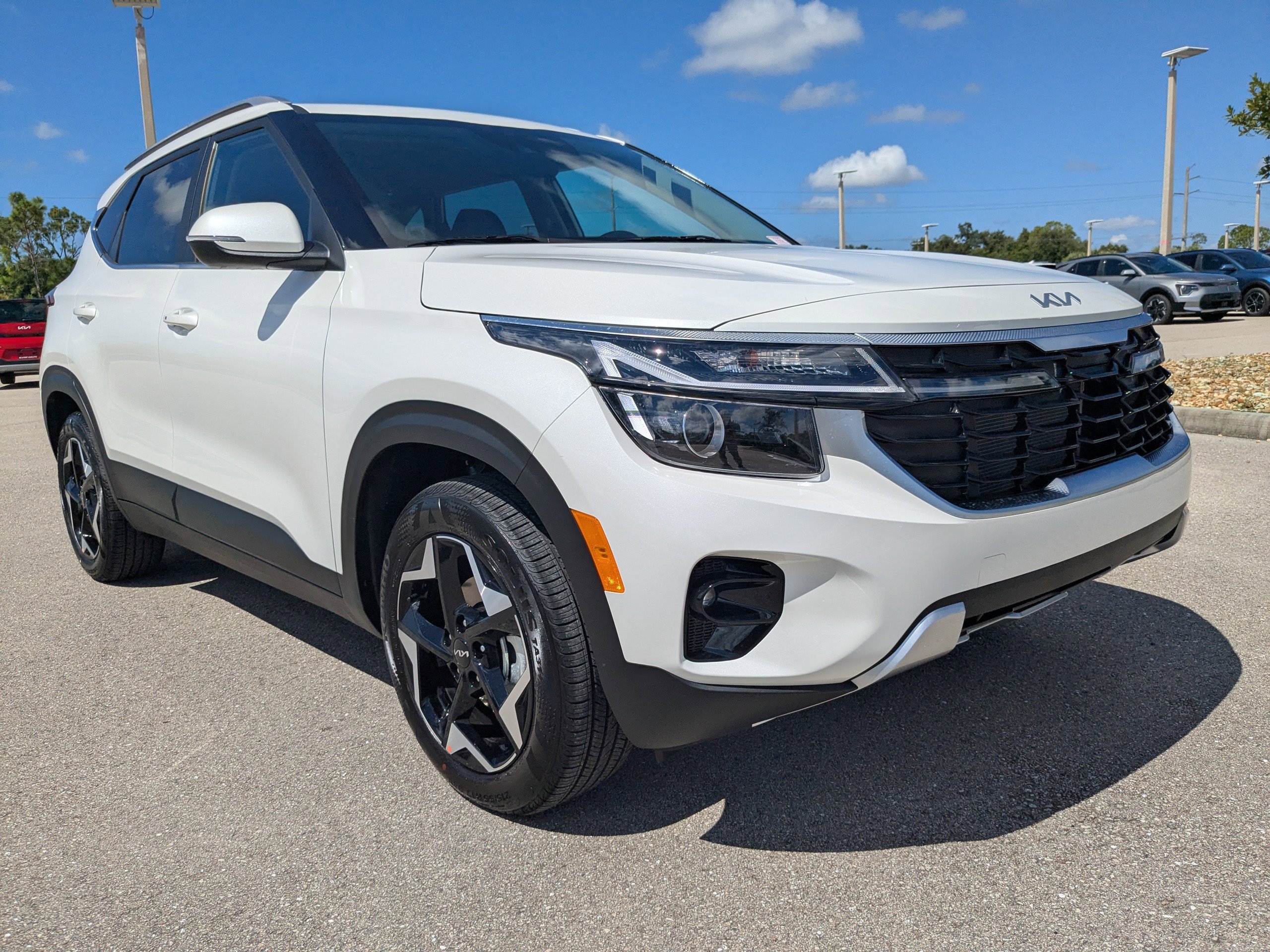 Used 2026 Kia Seltos EX image 2