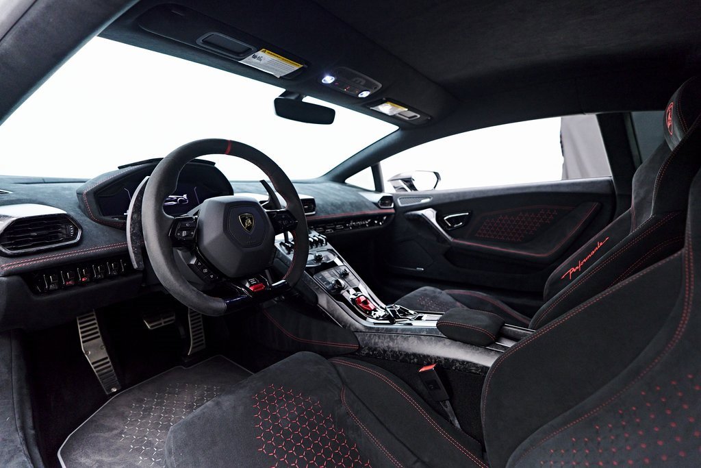 Used 2018 Lamborghini Huracan Performante image 2