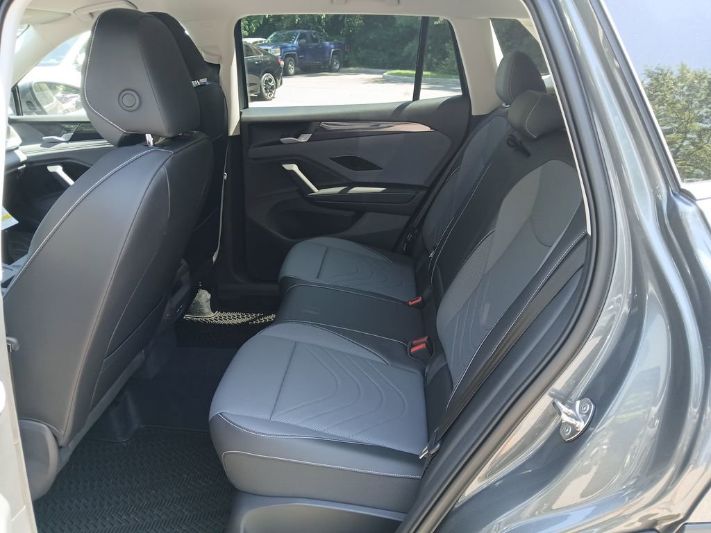 Used 2025 Volkswagen Tiguan SE image 22