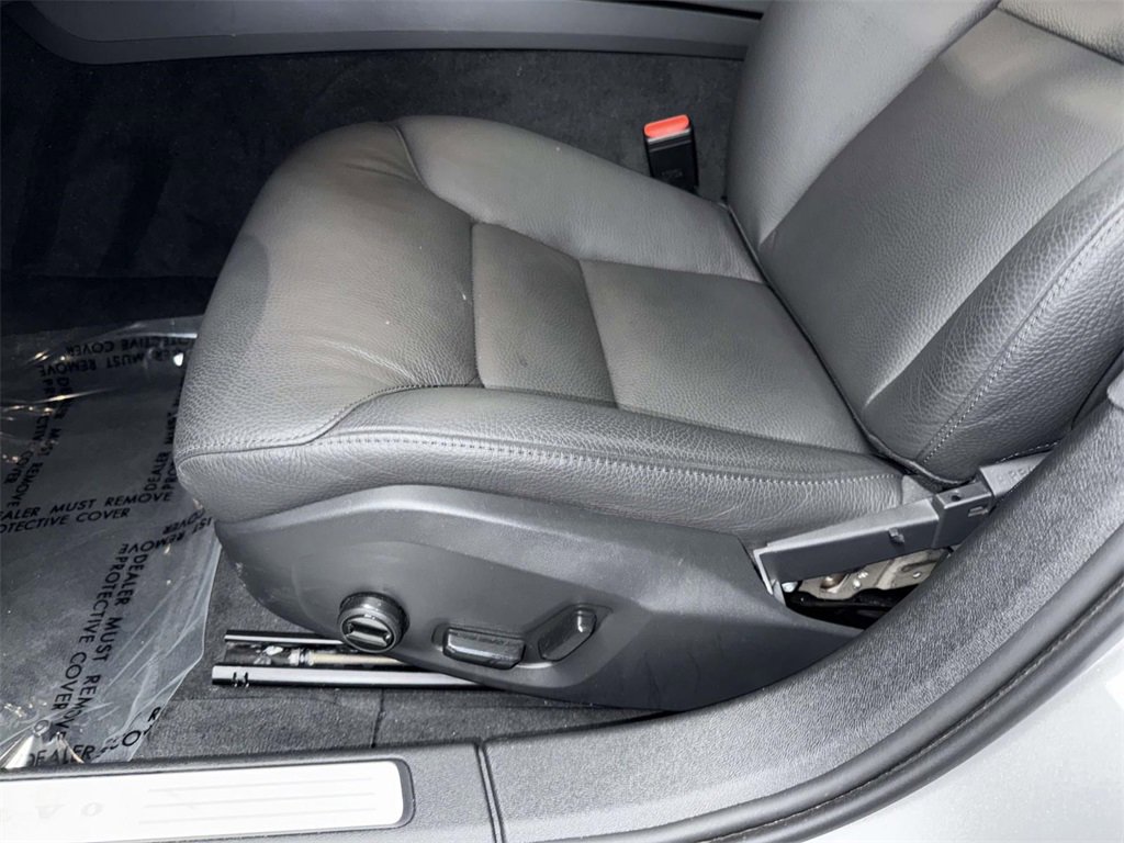 Used 2025 Volvo V60 B5 Cross Country Plus image 3