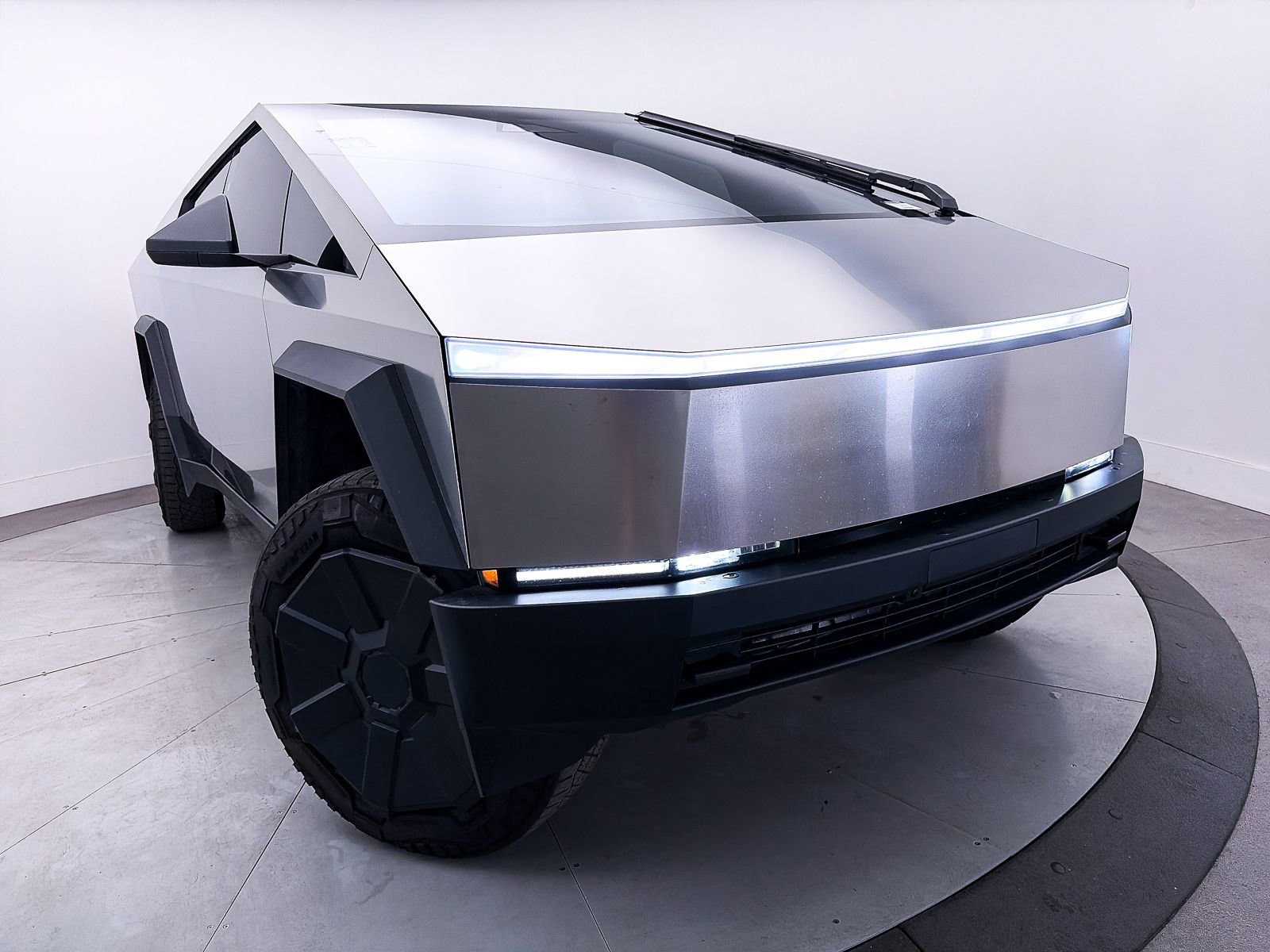 Used 2024 Tesla Cybertruck AWD Crew Cab image 7