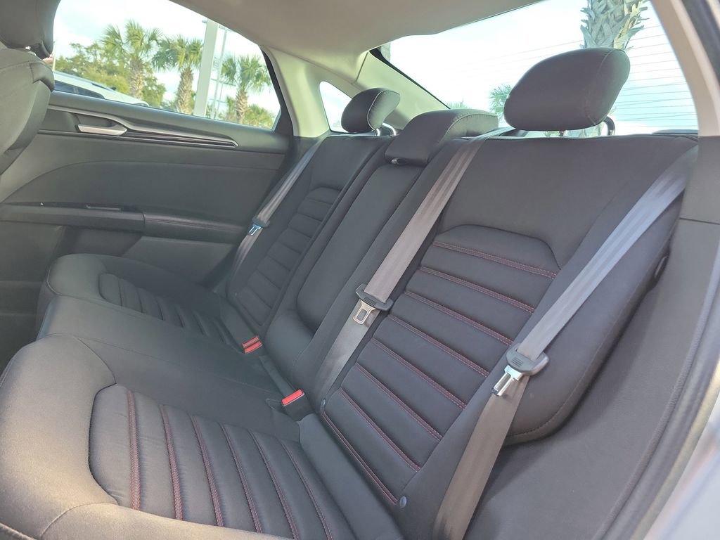 Used 2016 Ford Fusion SE image 9