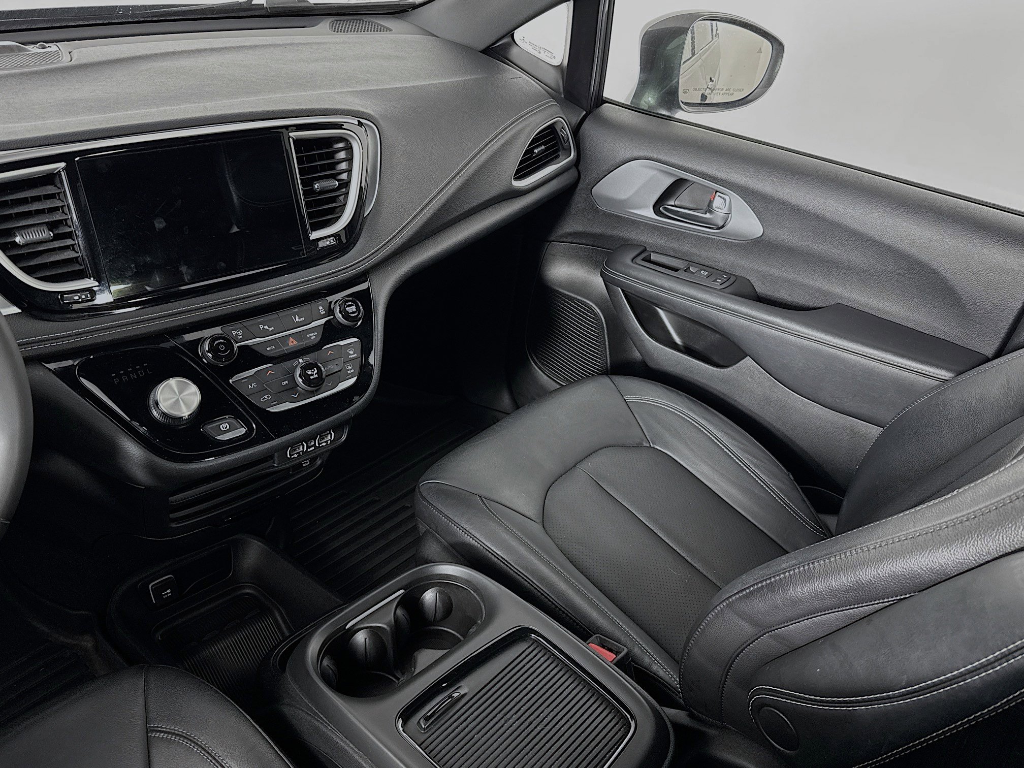 Used 2022 Chrysler Pacifica Touring-L w/ Uconnect Theater Family Group image 23