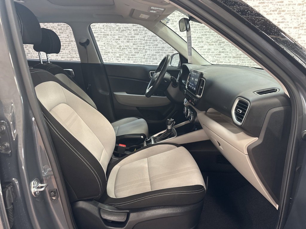 Certified 2025 Hyundai Venue SEL image 11