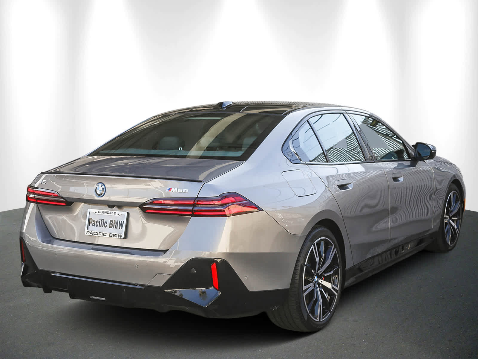 Used 2025 BMW i5 M60 w/ Premium Package image 6