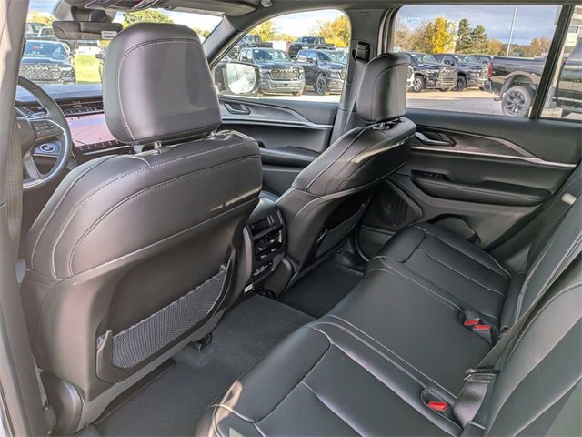 New 2025 Jeep Grand Cherokee Limited w/ Black Appearance Package image 26