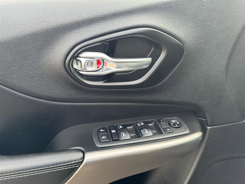 Used 2021 Jeep Cherokee Latitude Lux 80th Anniv w/ Quick Order Package 26U 80TH image 13