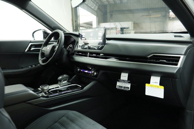 New 2026 Mitsubishi Outlander LE FWD image 16