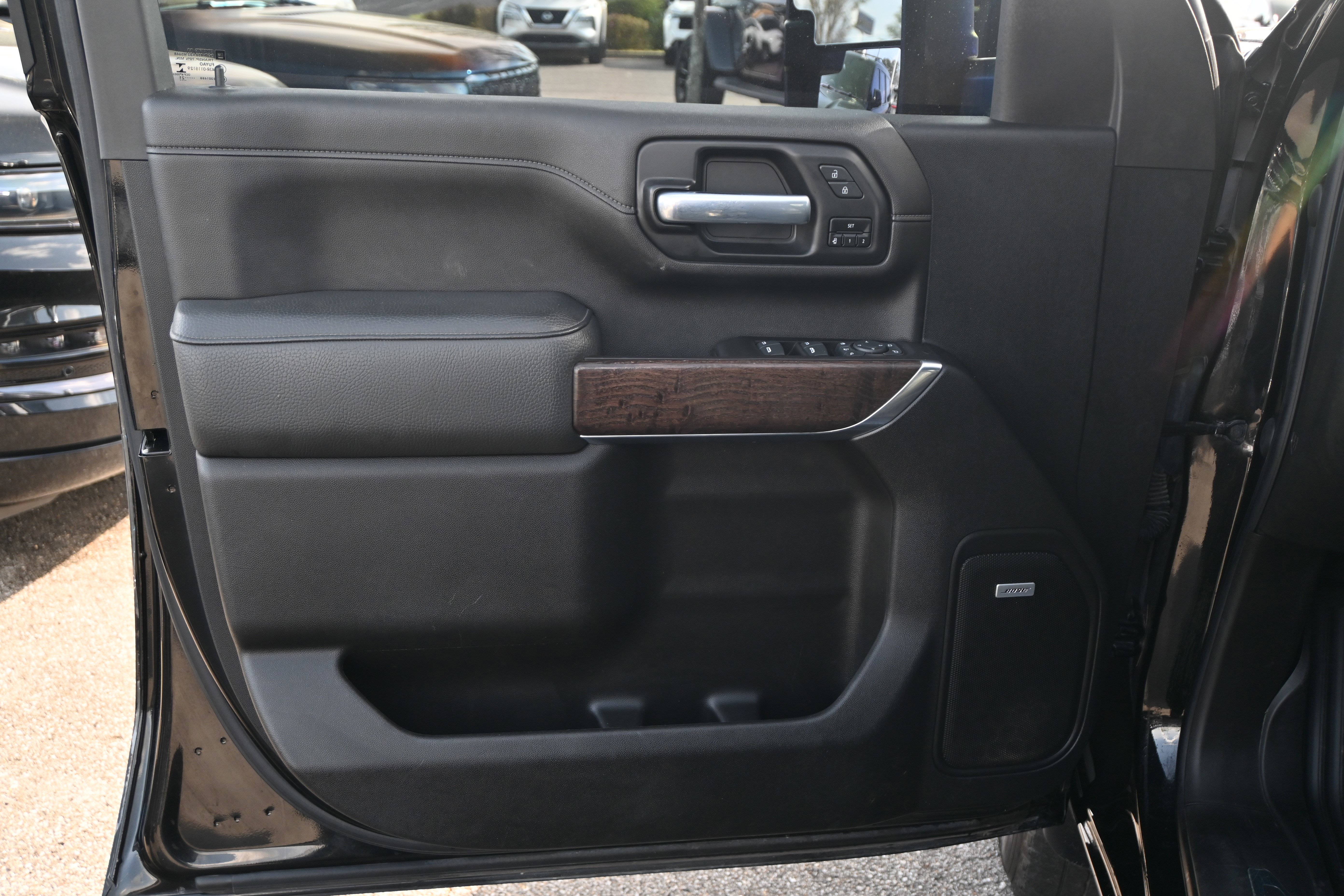 Used 2021 GMC Sierra 2500 Denali w/ Denali Black Diamond Edition AWD/4WD image 14