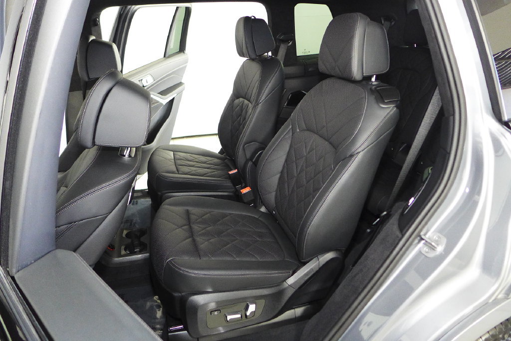 Used 2024 BMW X7 xDrive40i w/ M Sport Package AWD/4WD image 22