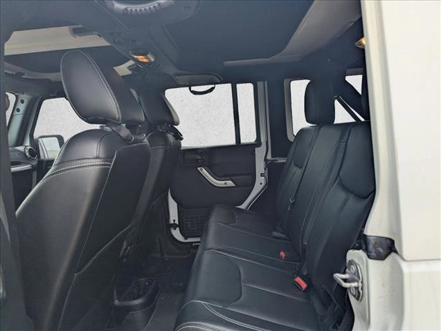 Used 2017 Jeep Wrangler Unlimited Sahara w/ Connectivity Group AWD/4WD image 13