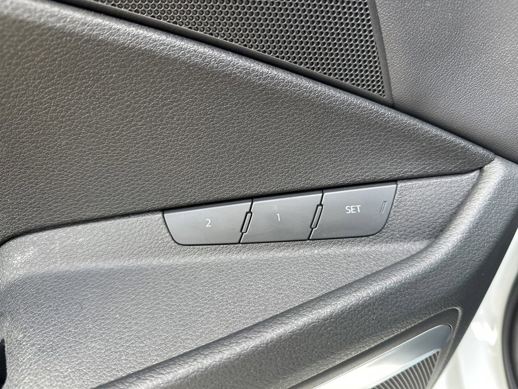 Used 2024 Audi Q8 e-tron Prestige image 25