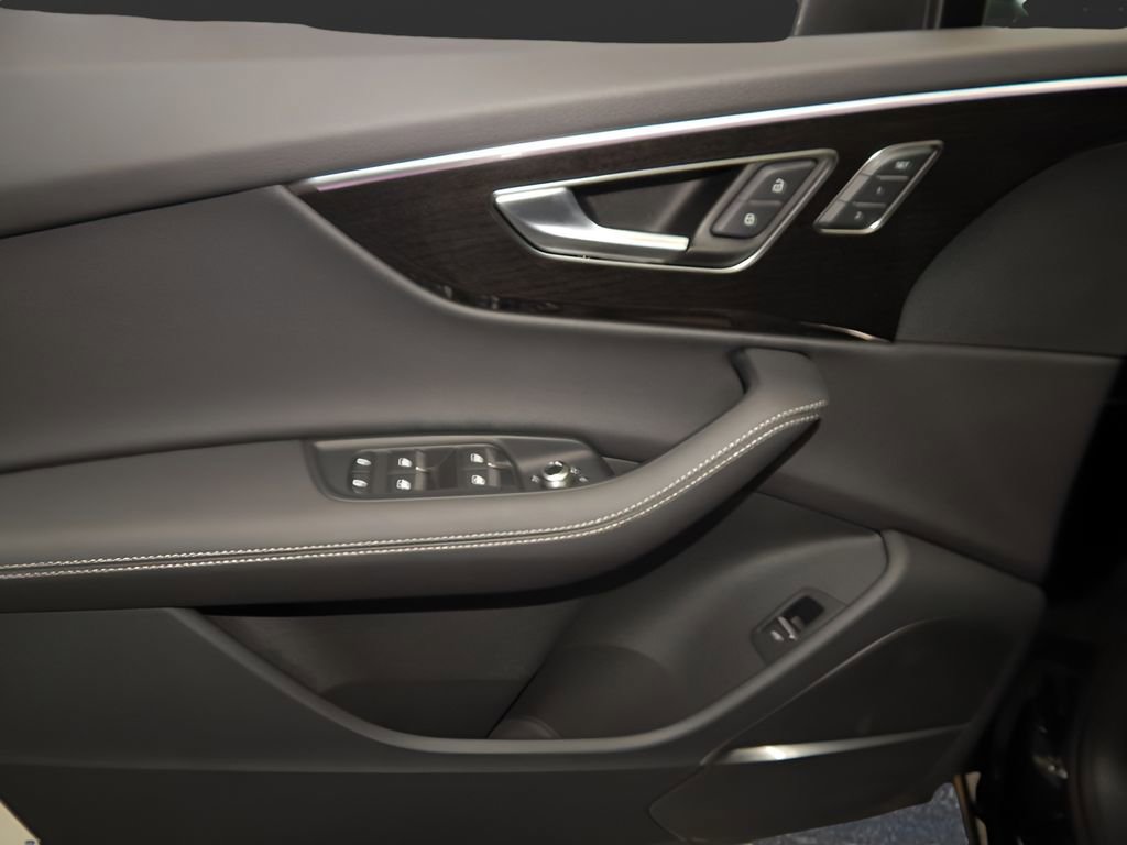 Used 2025 Audi Q7 3.0T Premium Plus image 13