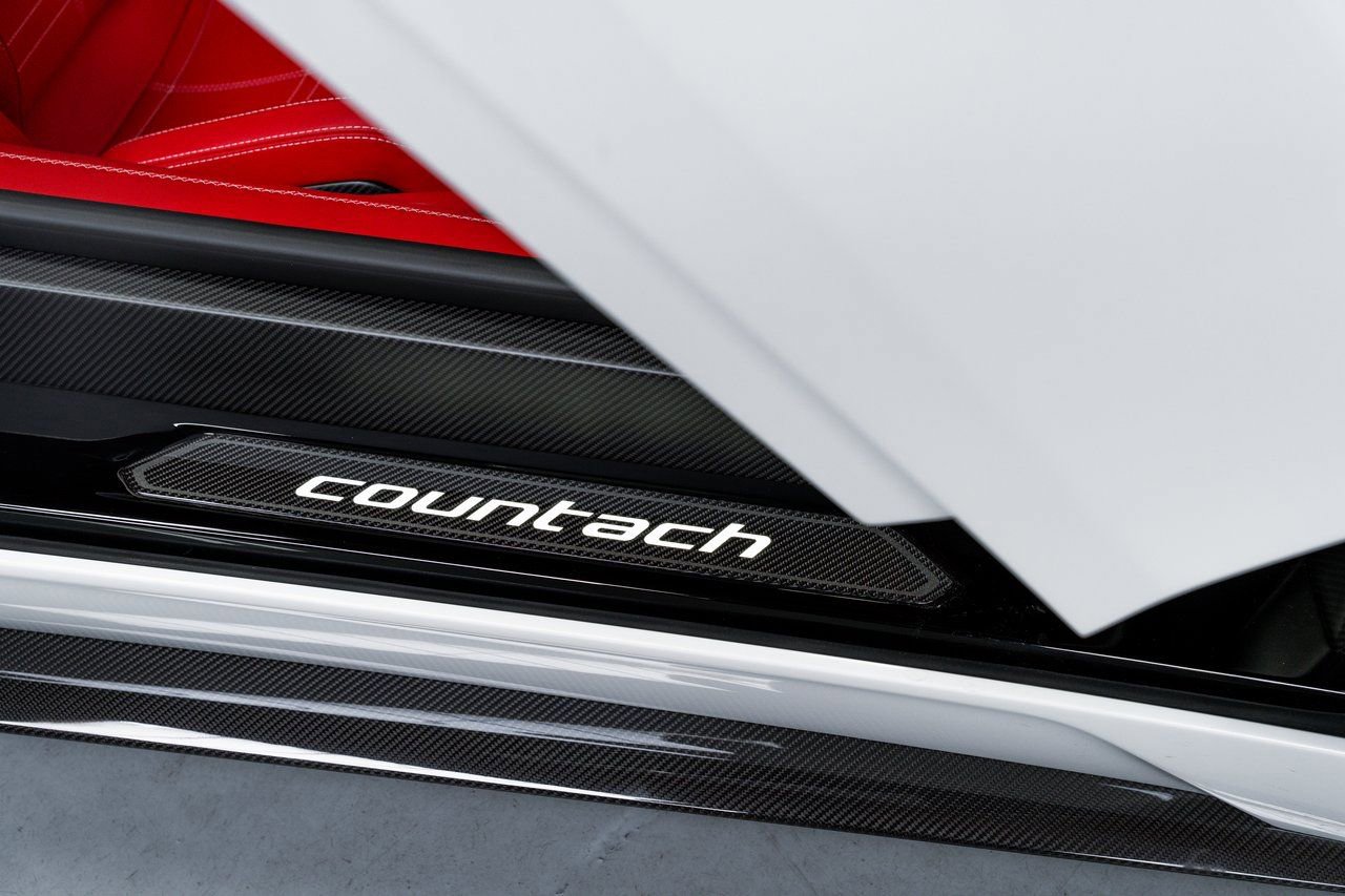 Used 2022 Lamborghini Aventador Countach image 23