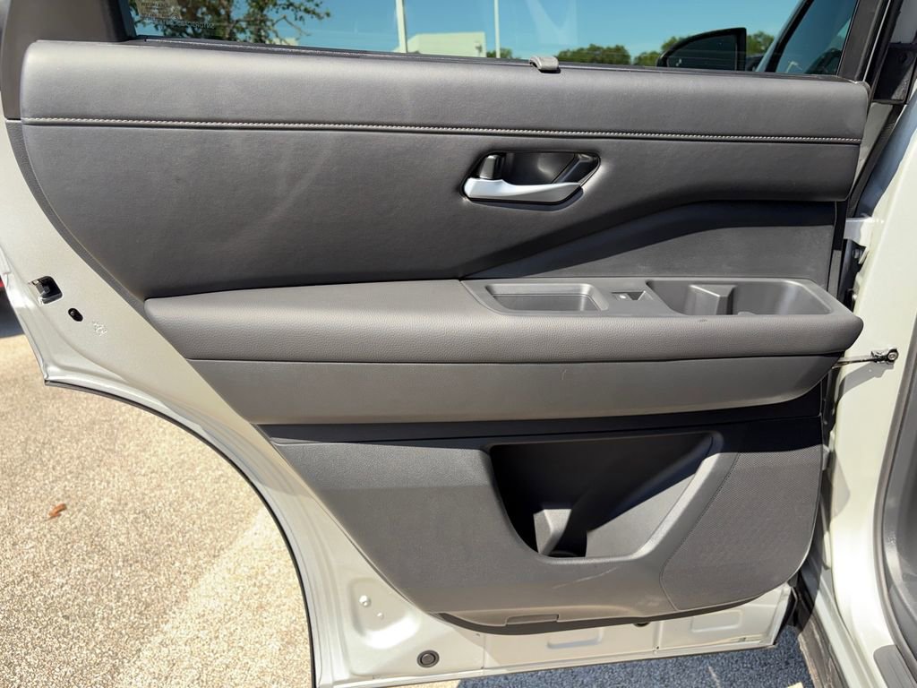 Used 2025 Nissan Pathfinder SL FWD image 27