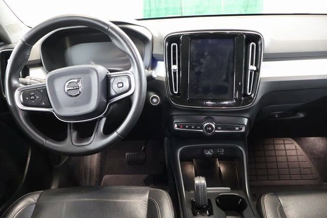 Used 2020 Volvo XC40 T5 Momentum w/ Protection Package image 13