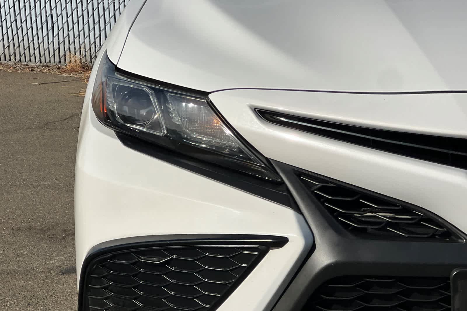 Used 2021 Toyota Camry SE FWD image 17