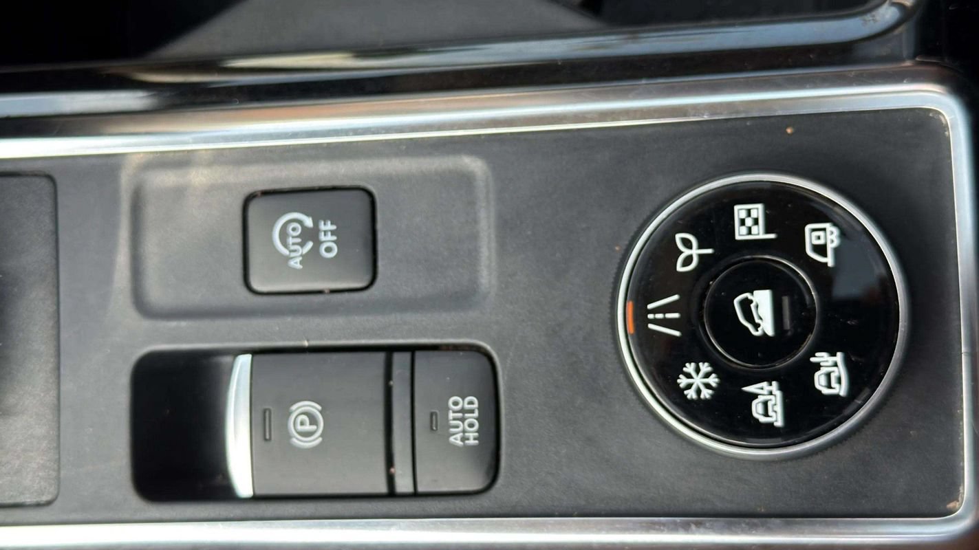 Used 2024 Nissan Pathfinder Platinum w/ Cargo Package AWD/4WD image 15
