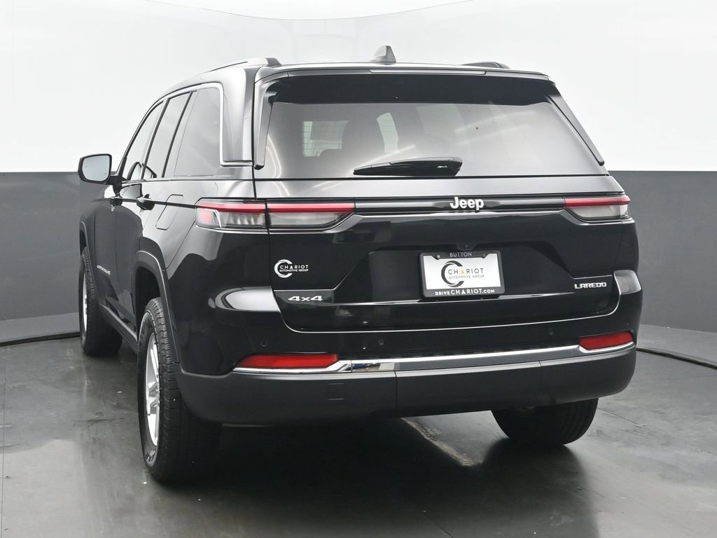 Used 2024 Jeep Grand Cherokee Laredo AWD/4WD image 5
