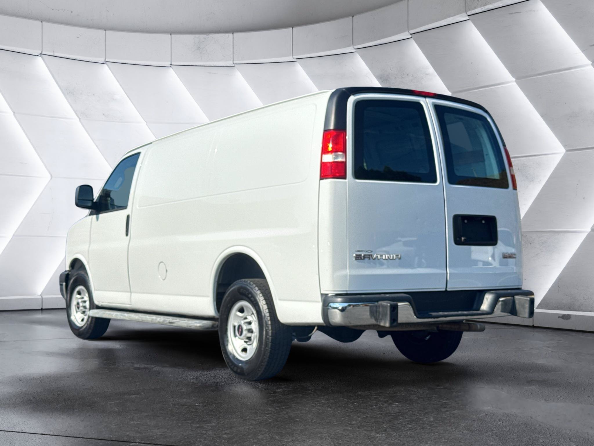 Used 2021 GMC Savana 2500 w/ Driver Convenience Package RWD image 7