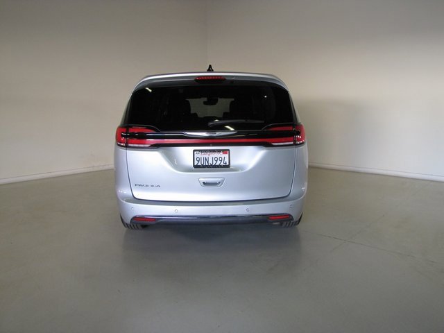 Used 2023 Chrysler Pacifica Touring-L image 20