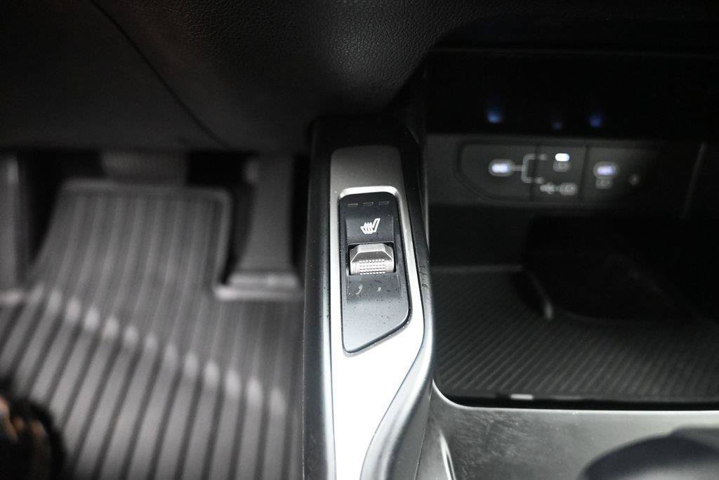 Used 2025 Kia Sorento S FWD image 14