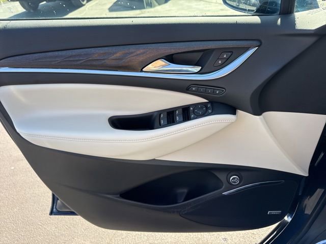Used 2024 Buick Enclave Avenir w/ Avenir Technology Package image 18