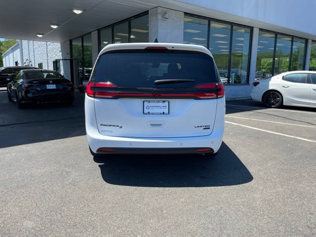 Used 2025 Chrysler Pacifica Limited AWD/4WD image 6
