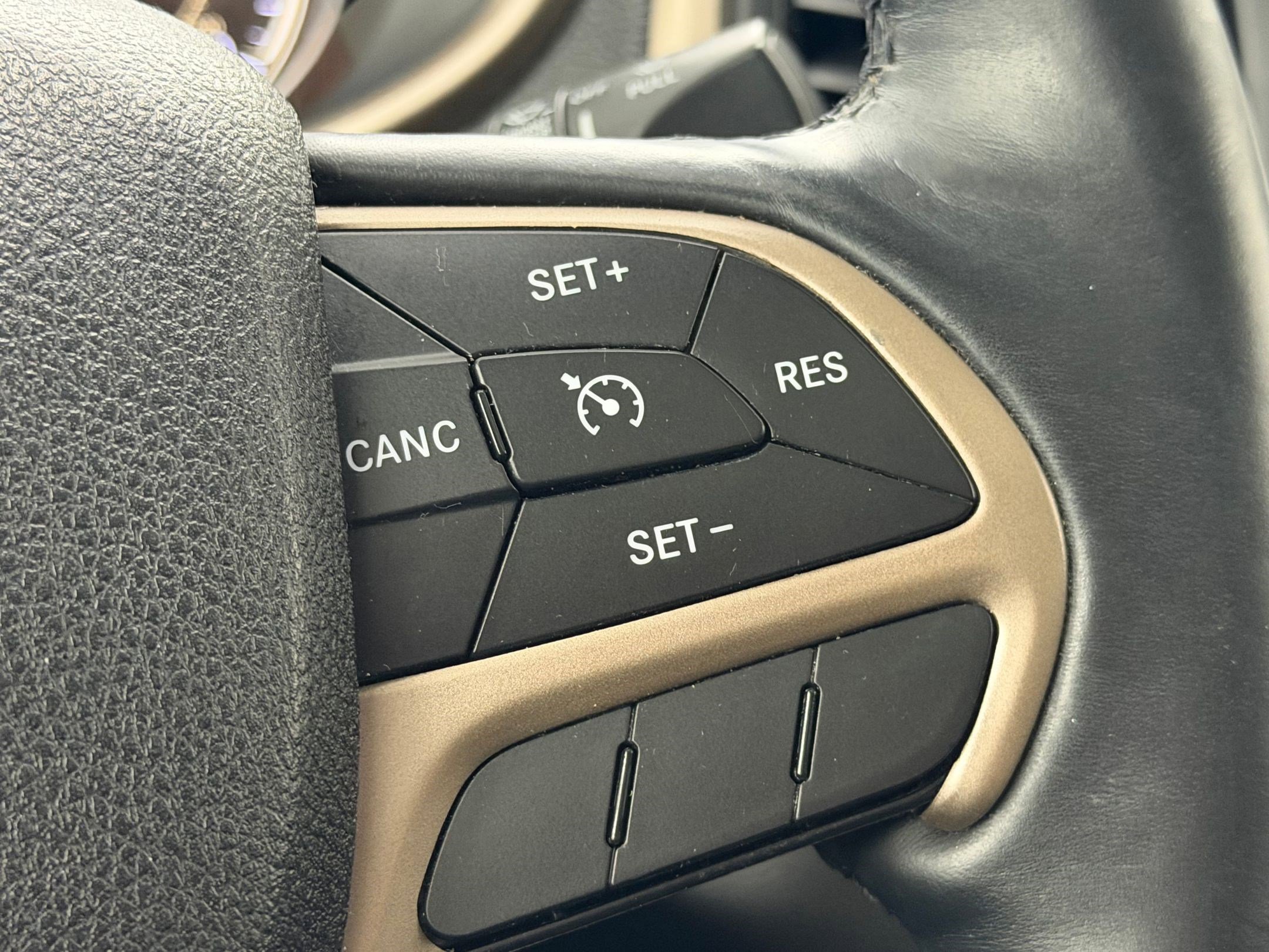 Used 2014 Jeep Cherokee Limited FWD image 34