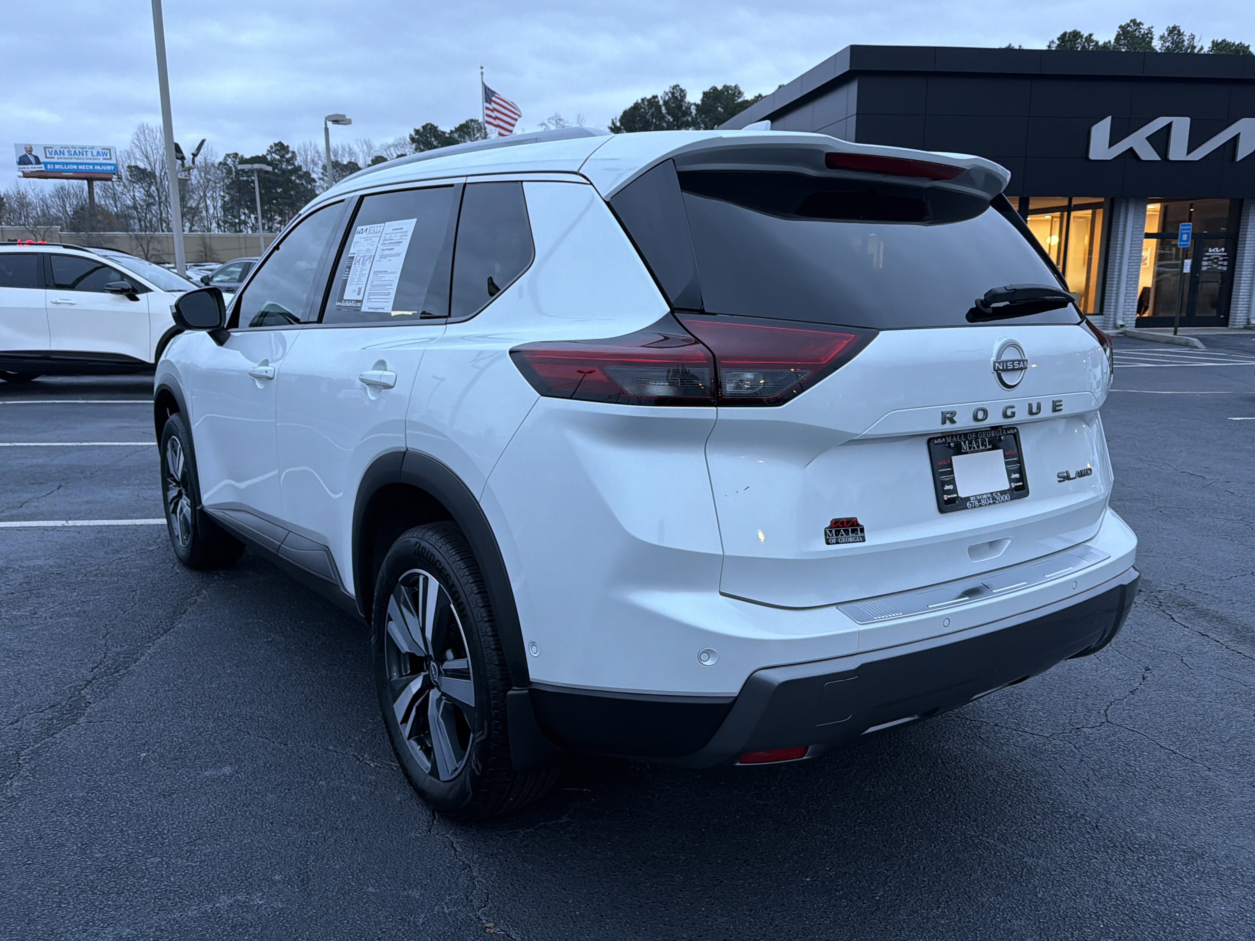 Used 2025 Nissan Rogue SL image 5
