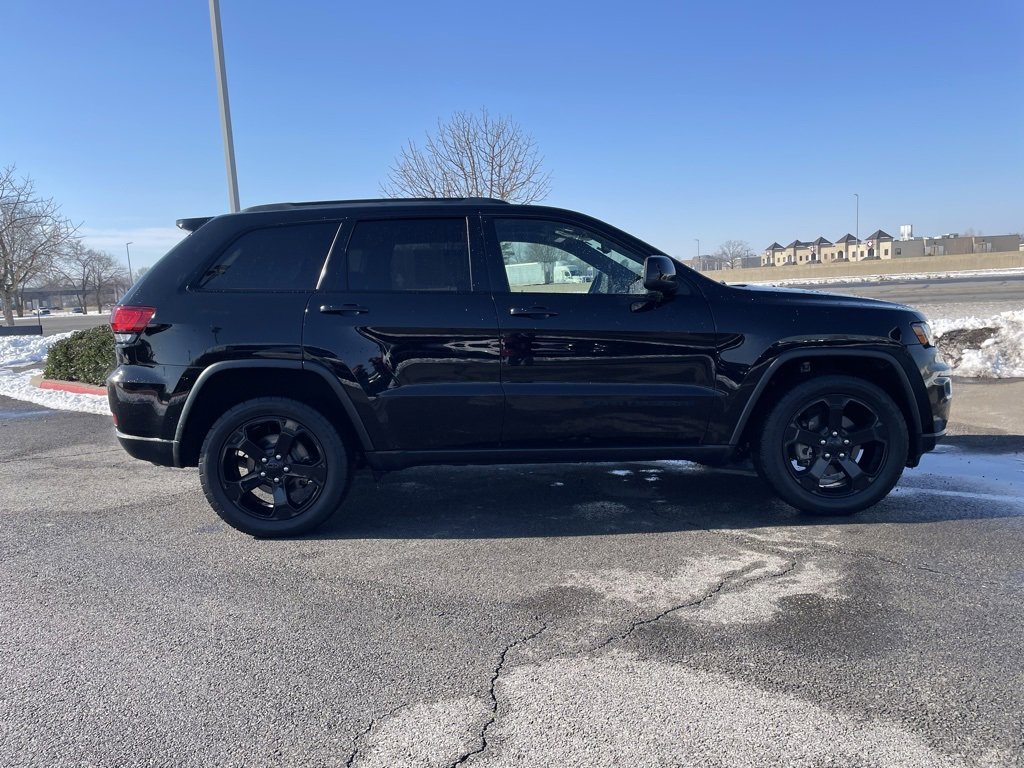 Used 2018 Jeep Grand Cherokee Laredo image 7