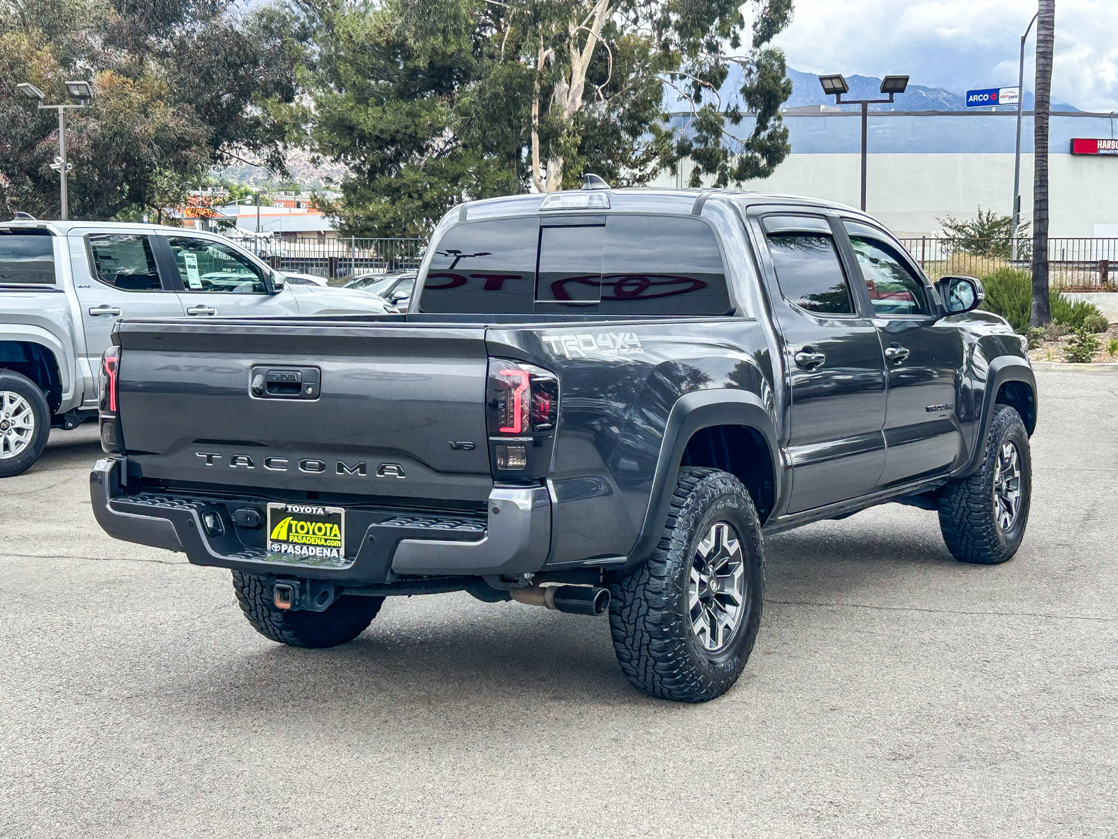 Used 2020 Toyota Tacoma TRD Off-Road w/ TRD Premium Off Road Package AWD/4WD image 6