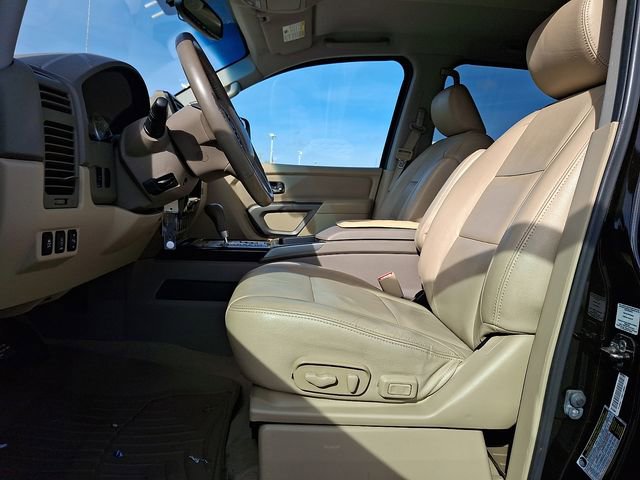 Used 2015 Nissan Titan SV w/ SV Value Truck Package image 13