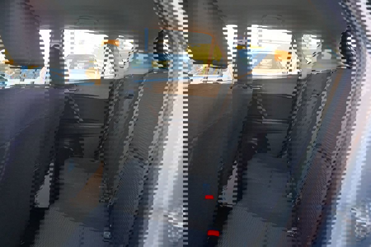 Used 2013 MAZDA MAZDA3 i Touring image 31