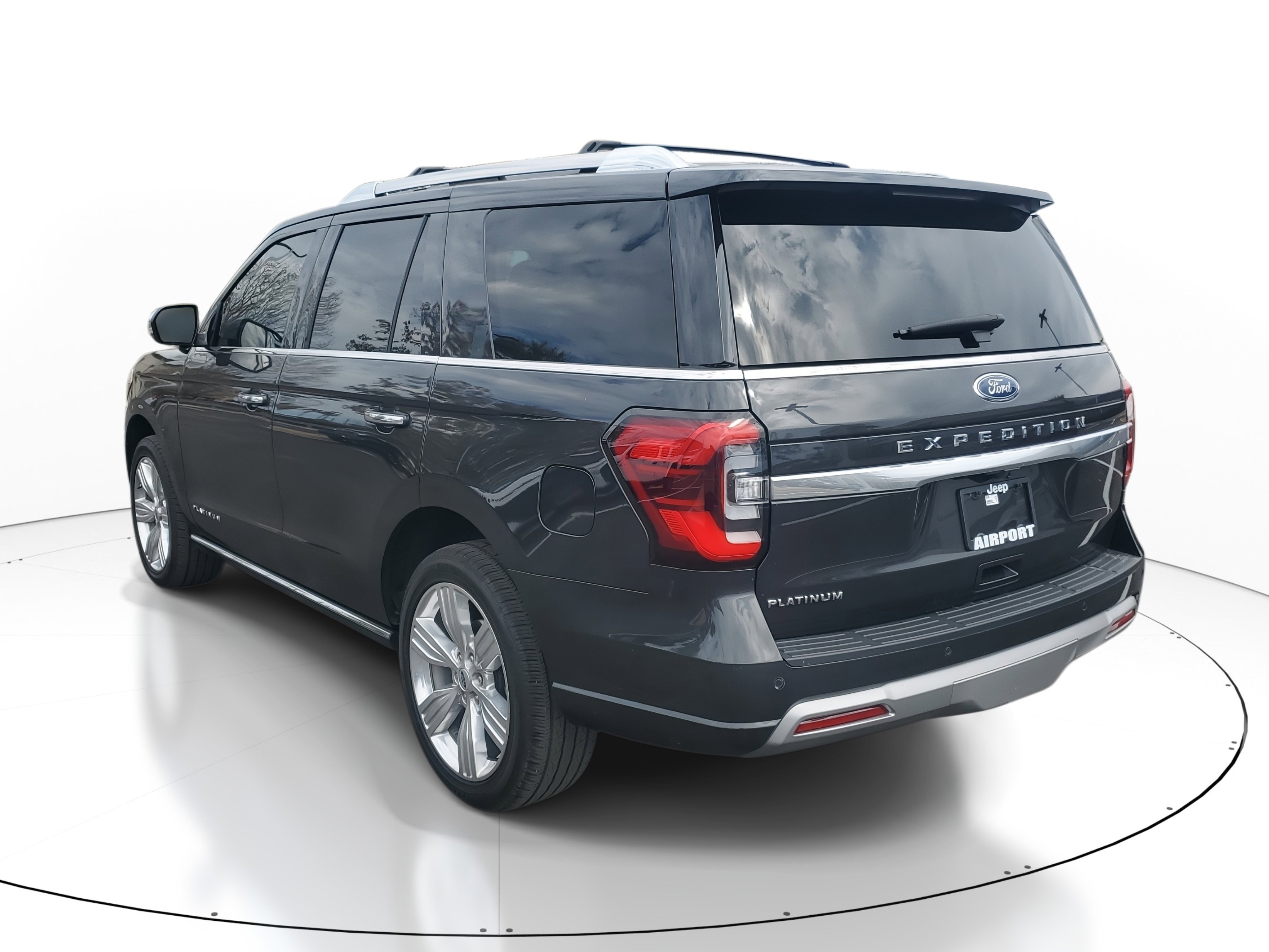 Used 2023 Ford Expedition Platinum image 3