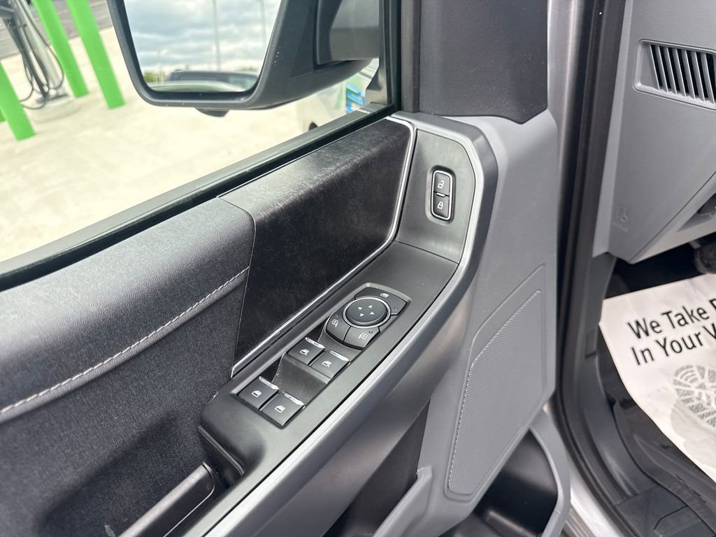 Used 2025 Ford F150 Lightning XLT AWD/4WD image 25