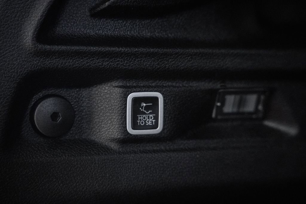 Used 2024 Jeep Grand Cherokee L Laredo image 13