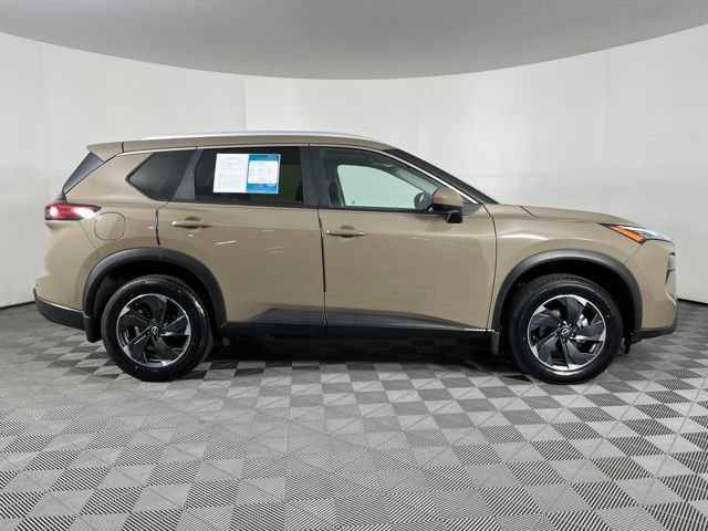 Used 2024 Nissan Rogue SV w/ SV Premium Package AWD/4WD image 13