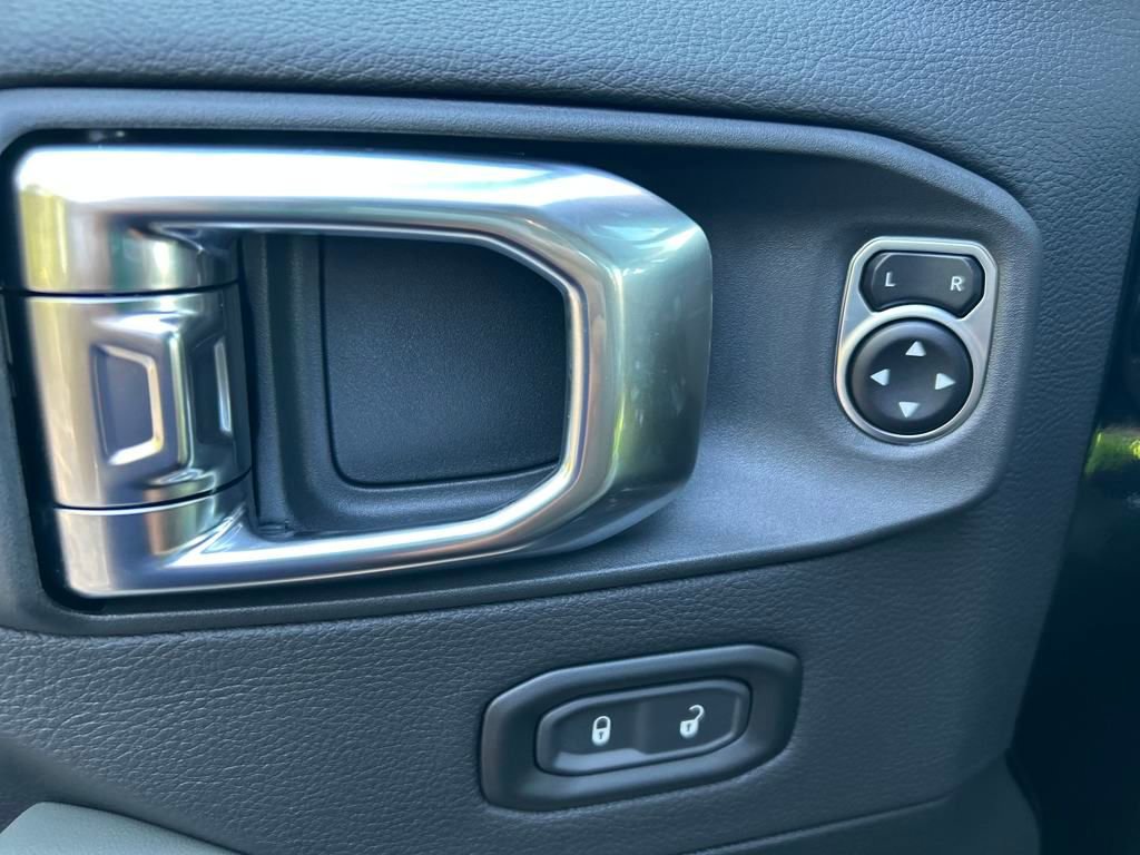 New 2025 Jeep Gladiator Mojave image 13