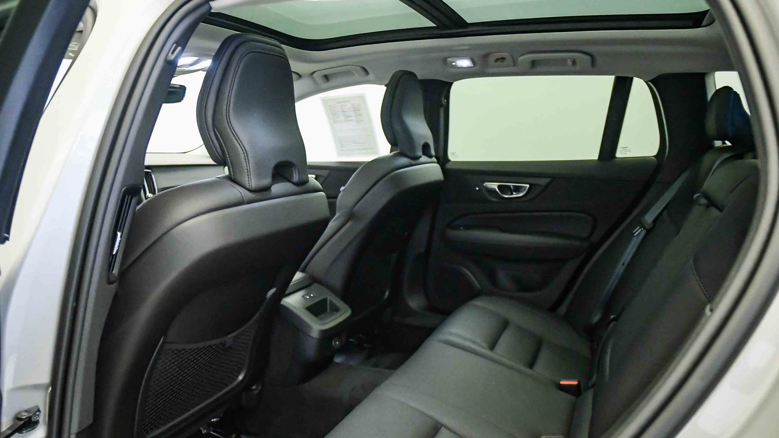 Certified 2025 Volvo V60 B5 Cross Country Plus AWD/4WD image 19