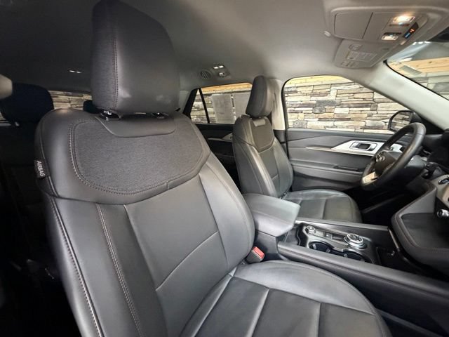 Used 2025 Ford Explorer Active w/ Active Comfort Package AWD/4WD image 17