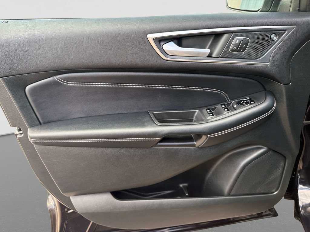 Used 2022 Ford Edge Titanium AWD/4WD image 18