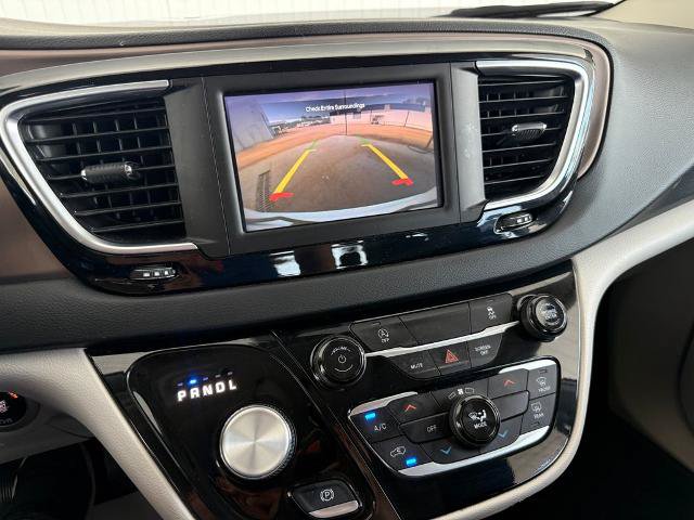 Used 2023 Chrysler Voyager LX FWD image 5