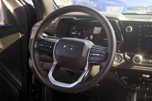 Used 2025 Chevrolet Colorado Z71 w/ Technology Package AWD/4WD image 14